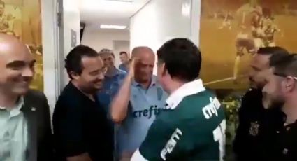 VÍDEO: Felipão, técnico da Palmeiras, bate continência à Bolsonaro na comemoração do Brasileirão