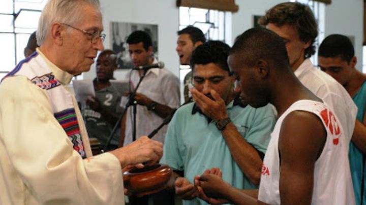 Morre um profeta