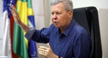 Prefeito diz que Manaus vive barbárie, chora e pede que Bolsonaro seja presidente de verdade