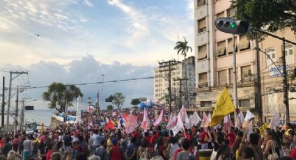 Milhares marcham pela democracia na abertura do Fórum Social Mundial