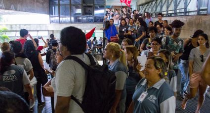 Comunidade acadêmica da UnB protesta contra ameaça de demissões