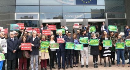 Sede do Parlamento Europeu em Bruxelas recebe ato pela liberdade de Lula