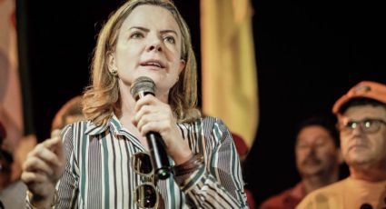 "Lula está isolado em um regime de solitária", denuncia Gleisi Hoffmann