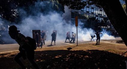 Vídeo: PM bombardeia manifestação de estudantes da UnB