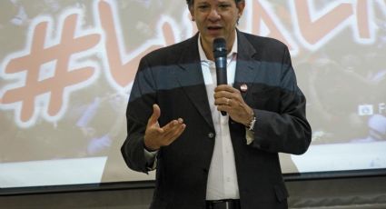 Fernando Haddad: “Estão aprisionando nosso futuro, não um homem”