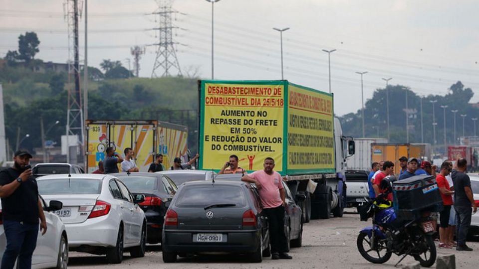 Pelo menos 40 rodovias estão interditadas na manhã desta quinta-feira