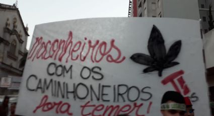 Marcha da Maconha reúne milhares na Avenida Paulista