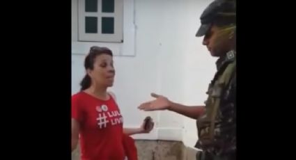 Mulher com a camisa 'Lula Livre' é impedida por militar de entrar no Forte de Copacabana