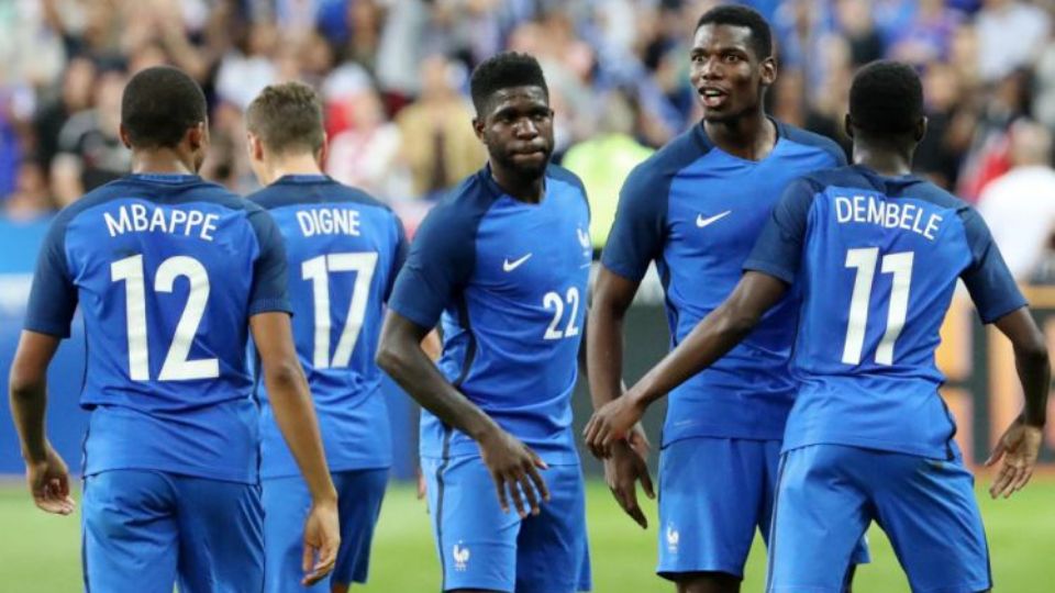 PARIS, FRANCE - JUNE 13:  Ousmane Dembele #11 of France celebrate his goal with Kylian Mbappe and Paul Pogba during the International Friendly match between France and England at Stade de France on June 13, 2017 in Paris, France.  (Photo by Xavier Laine/Getty Images)