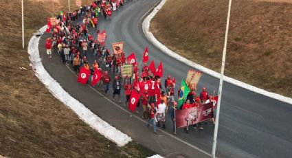 Colunas da Marcha Nacional Lula Livre se encontram em Brasília nesta terça-feira