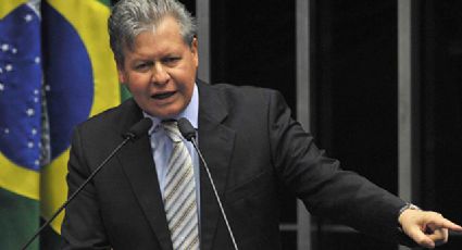 Prefeito de Manaus, xingado por Bolsonaro na reunião ministerial, vai pedir prisão do presidente