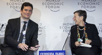 Em Davos, Moro evita falar sobre Queiroz, mas diz que "as instituições estão funcionando"