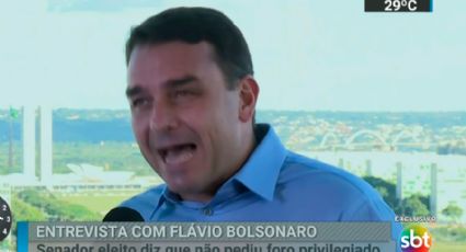 Exaltado, Flavio Bolsonaro ironiza encontro de procurador com jornalista: "pra trocar receita de bolo é que não era"