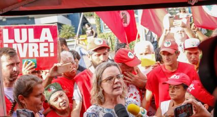 "Retórica e discurso de palanque", diz Gleisi sobre "combate ao socialismo" de Bolsonaro