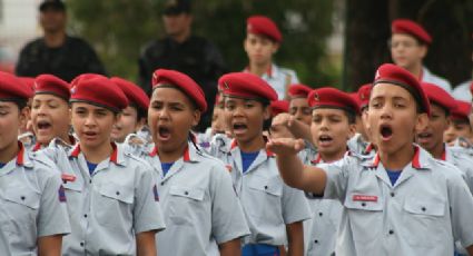 Bolsonaro pede que pais apoiem controle de roupas e corte de cabelo em escolas militares