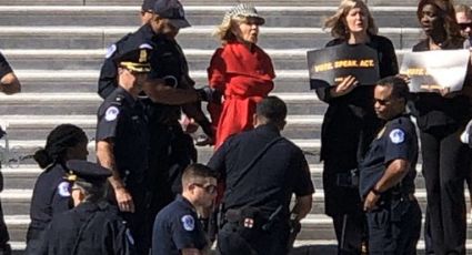 Jane Fonda é presa durante protesto em frente ao Congresso dos EUA, assista