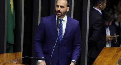 Eduardo Bolsonaro expõe repórter para criticar trabalho jornalístico legítimo