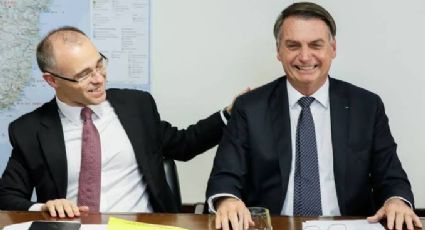 Bolsonaro confirma André Mendonça para vaga de Marco Aurélio Mello