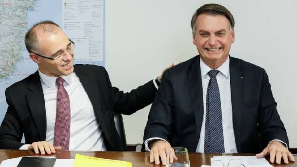 André Mendonça e Jair Bolsonaro (Reprodução)