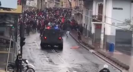 Video: Povo avança contra o Exército e a polícia em Quito; Equador em ebulição