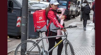 Crise na Argentina: foto de mãe fazendo entregas com bebê viraliza