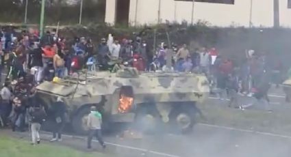 VÍDEO: Equatorianos queimam blindado do Exército durante protestos contra Lenín Moreno e Palácio Presidencial é evacuado