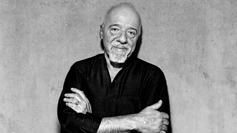 Paulo Coelho dá lição em morista Alvaro Dias: "escrevi Tente Outra Vez após deixar masmorra da Ditadura"