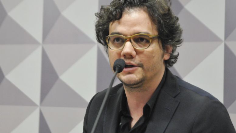 "Bolsonaro veio do esgoto da história brasileira", diz Wagner Moura