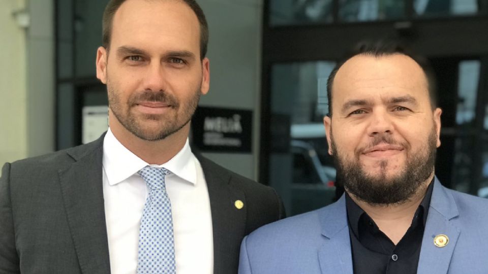 Eduardo Bolsonaro e Gil Diniz (Foto: Twitter)