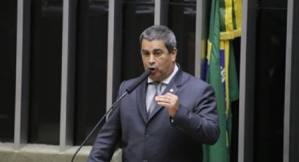 Deputado que destruiu exposição antirrascismo no Congresso diz que negros são maioria no tráfico