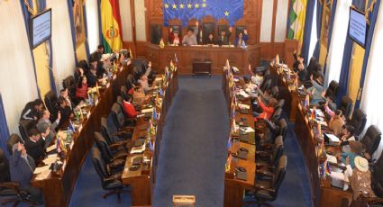 Ditadura boliviana bloqueia ônibus de deputados da oposição e os impede de chegar à Assembleia Legislativa