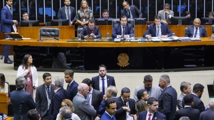 Dinheiro público: deputados do PSL gastam R$ 730 mil com empresas fantasmas