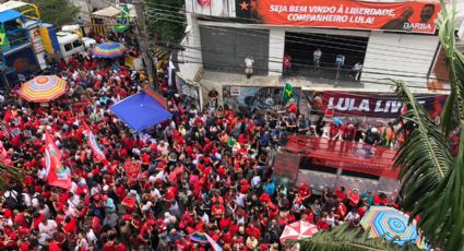 Milhares de pessoas aguardam chegada de Lula no ABC paulista: "Tu vens, tu vens. Eu já escuto os teus sinais"