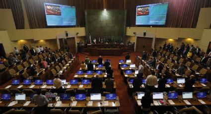 Apesar de protesto feminista, deputados chilenos aprovam processo constituinte sem igualdade de gênero