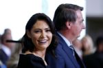 Site com nome de Michelle Bolsonaro denuncia cheques de Queiroz e mortos na pandemia