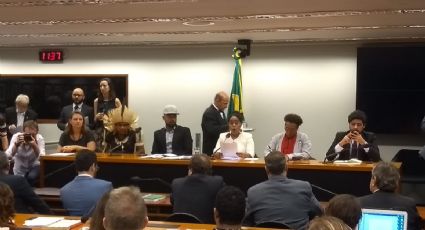 Com sociedade civil, parlamentares lançam Frente em Defesa da Democracia