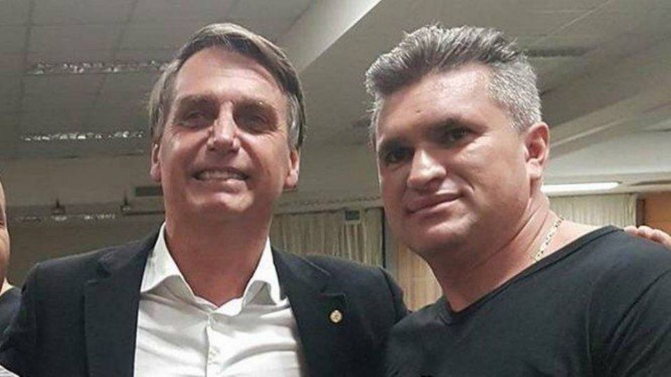 Jair Bolsonaro e o deputado federal Julian Lemos (PSL-PB) (Foto: Reprodução/Facebook)