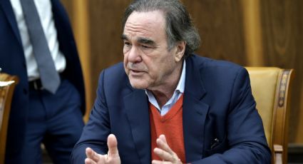 Oliver Stone diz que apagão na Venezuela pode ter sido causado por ataque dos EUA