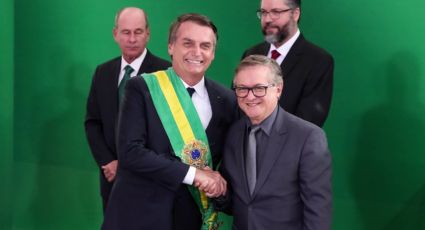 Bolsonaro e Vélez Rodríguez desmentem Cantanhêde