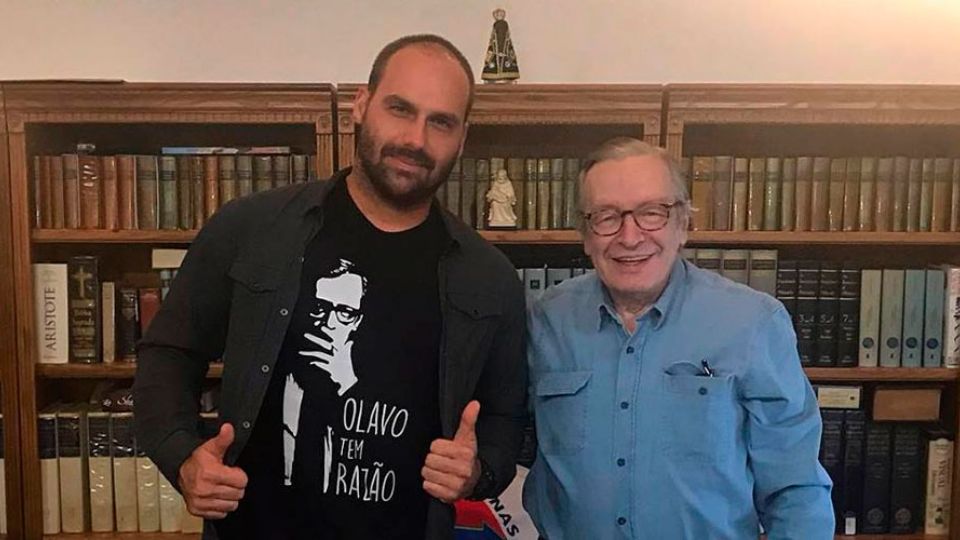 Eduardo Bolsonaro e Olavo de Carvalho (Reprodução/Facebook)
