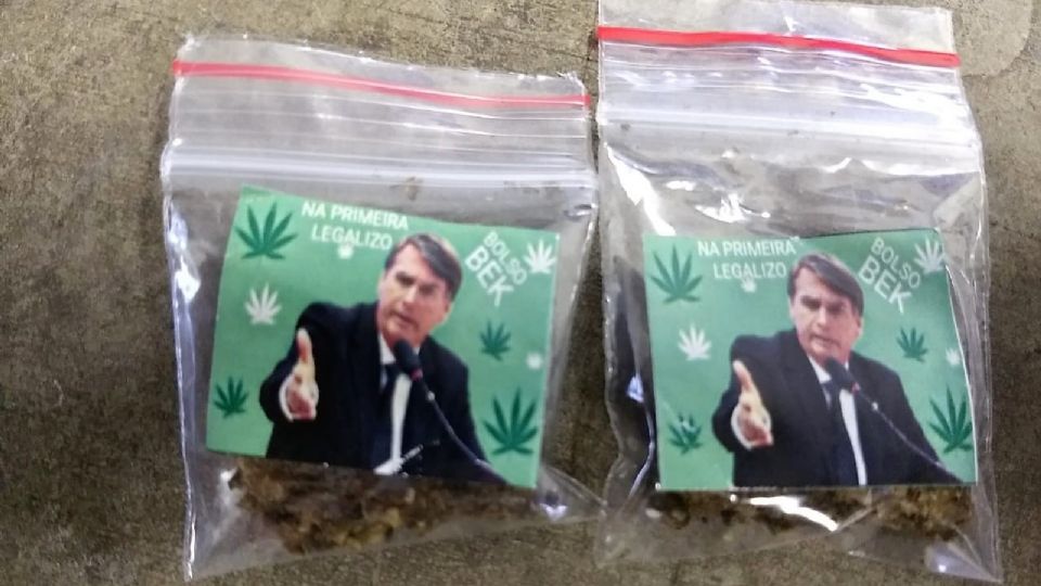 Maconha apreendida com a foto de Bolsonaro (Foto: Guarda de Mogi Mirim)