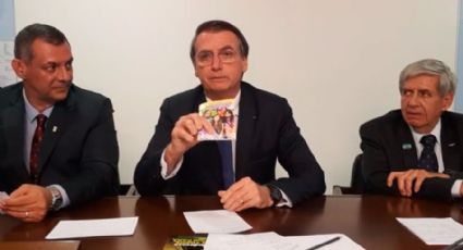 Por sugestão de Olavo, Bolsonaro volta às lives e critica "sexualidade" em concurso do BB e caderneta de vacinação