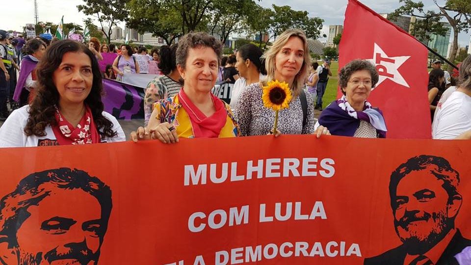 Arlete Sampaio (D) em ato pró Lula (Reprodução)
