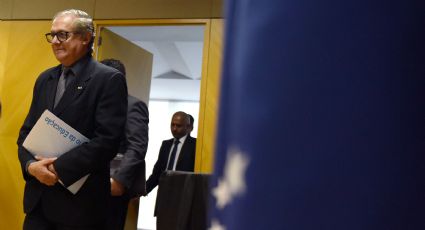 Vélez diz que é amigo de Santos Cruz e que intervenção militar no MEC é "colaboração fraterna"