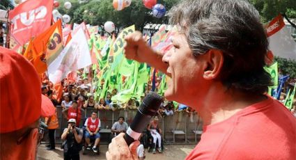 Haddad pede para que não se caia em intrigas e defende 'Lula Livre' em atos pela educação