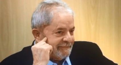 Lula ganha agasalho de presente da Vigília e manda carta de agradecimento