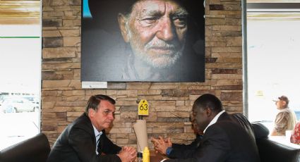 Ativista pela maconha Willie Nelson compartilha imagem de Bolsonaro em Dallas