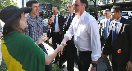 De Dallas, Bolsonaro desafia MP para defender Flávio: "Venham pra cima de mim"