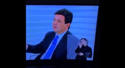 Intérprete de Libras rouba cena na entrevista do ministro da Saúde ao traduzir ‘maconha’ e ‘Bob Marley’