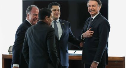 Bolsonaro cede e desmembra pasta em dois ministérios para lotear entre partidos